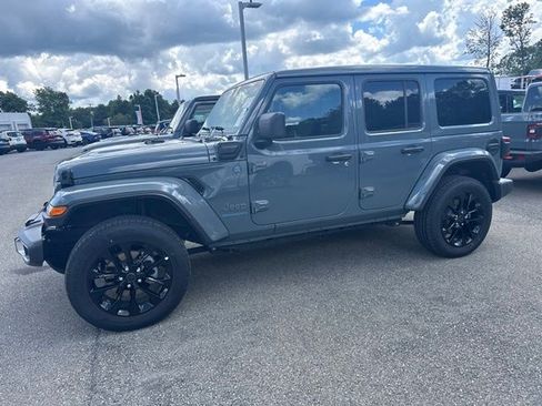 Used 2025 Jeep Wrangler Unlimited Sahara w/ Safety Group AWD/4WD image 4
