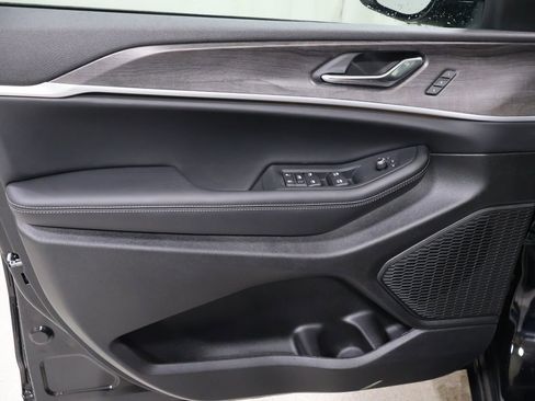 New 2025 Jeep Grand Cherokee Limited w/ Black Appearance Package image 11