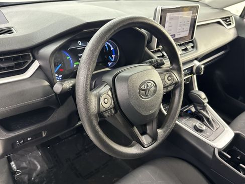 Used 2025 Toyota RAV4 XLE AWD/4WD image 13