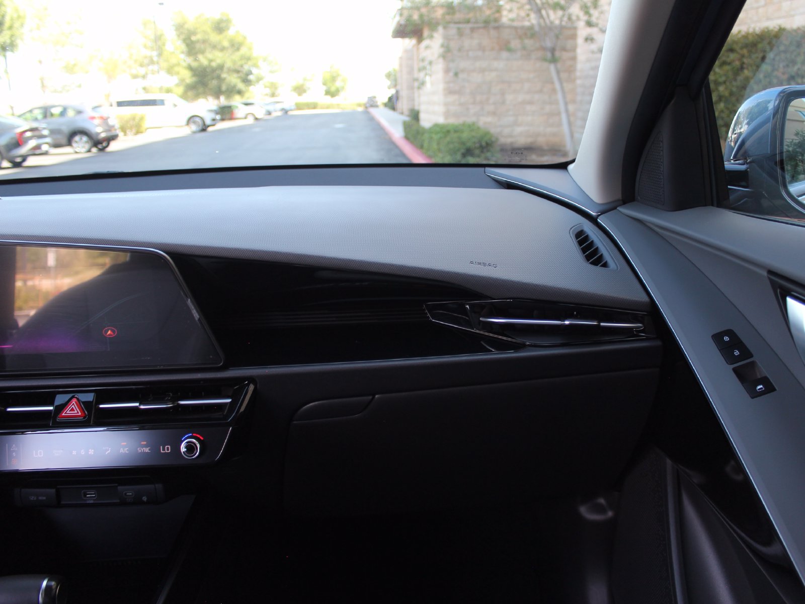 Used 2025 Kia Niro EX Touring FWD image 19