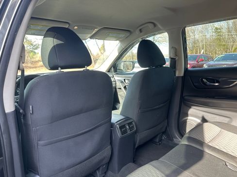 Used 2020 Nissan Rogue SV image 14