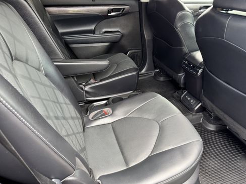 Used 2022 Toyota Highlander Platinum image 22