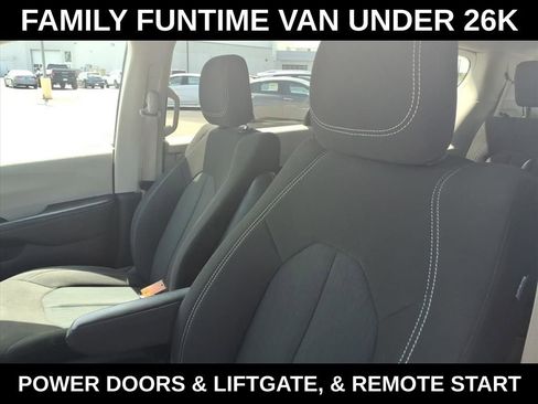 Used 2023 Chrysler Voyager LX FWD image 13