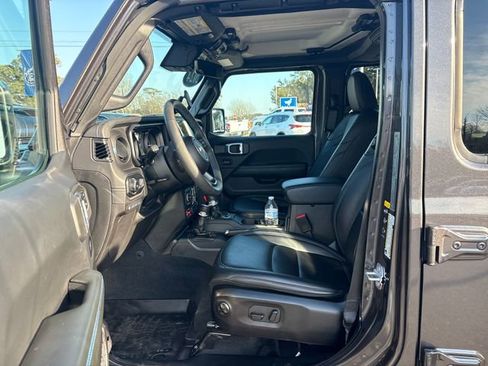 Used 2024 Jeep Wrangler Unlimited Rubicon 4xe w/ Technology Group image 9