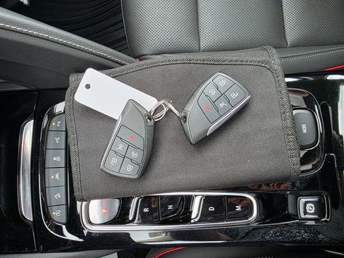 Used 2022 Buick Envision Essence w/ Technology Package II AWD/4WD image 25