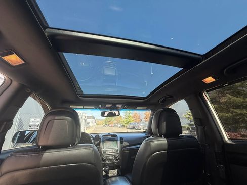 Used 2014 Kia Sorento SX w/ 3rd Row Package image 17