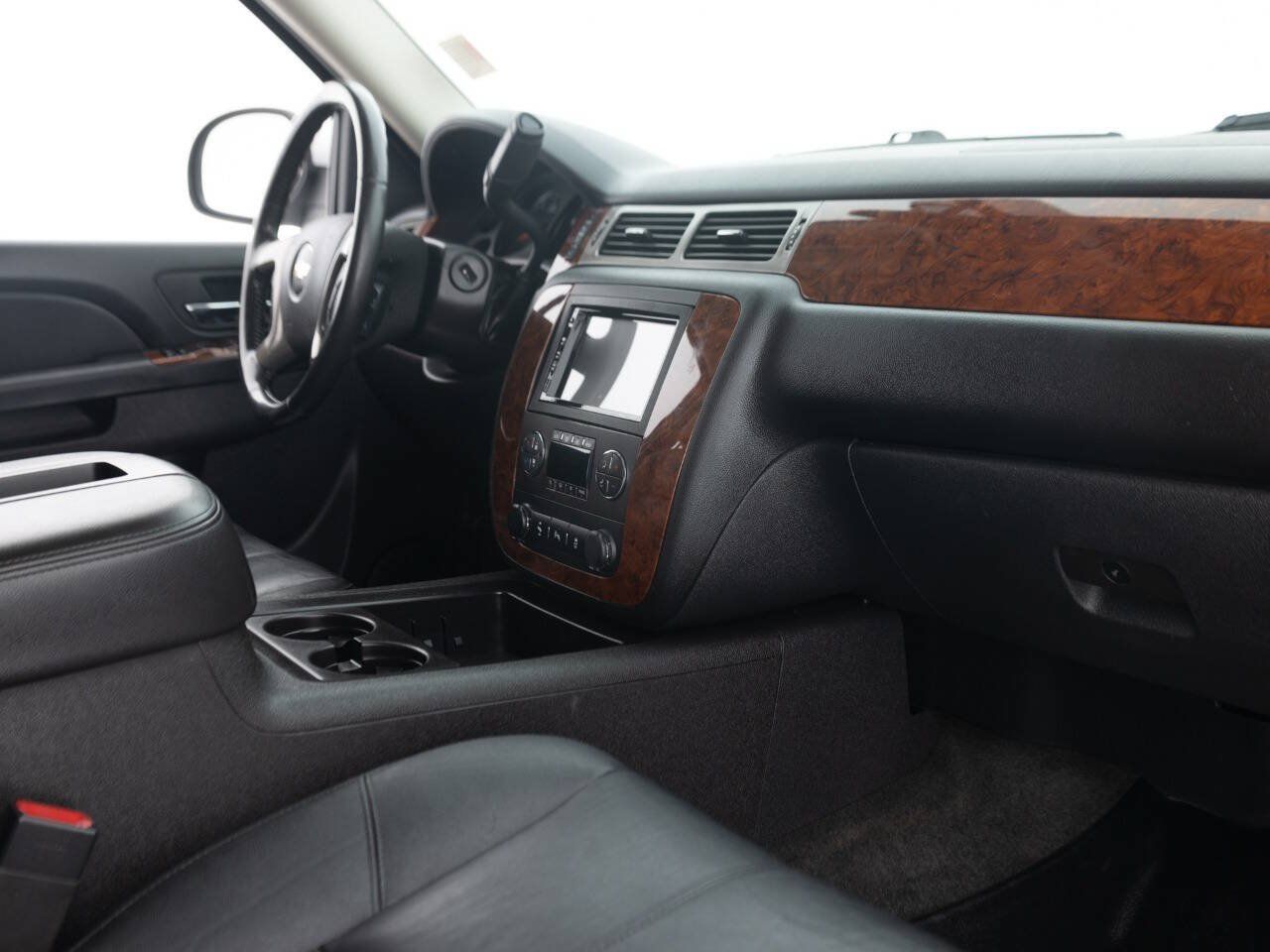 Used 2013 Chevrolet Suburban LT w/ Luxury Package AWD/4WD image 34