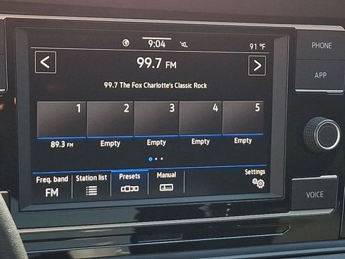 Used 2023 Volkswagen Jetta SE w/ Panoramic Sunroof Package FWD image 17