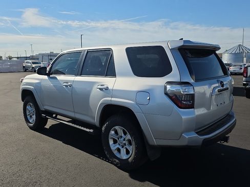 Used 2015 Toyota 4Runner SR5 AWD/4WD image 6