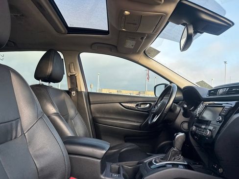 Used 2022 Nissan Rogue Sport SL w/ Premium Package FWD image 25