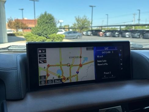 Used 2021 Lexus LX 570 4WD w/ Luxury Package image 8