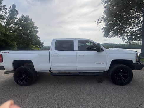 Used 2017 Chevrolet Silverado 2500 LT AWD/4WD image 5