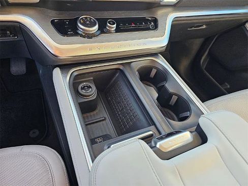 Certified 2025 Ford Expedition Max Platinum image 24