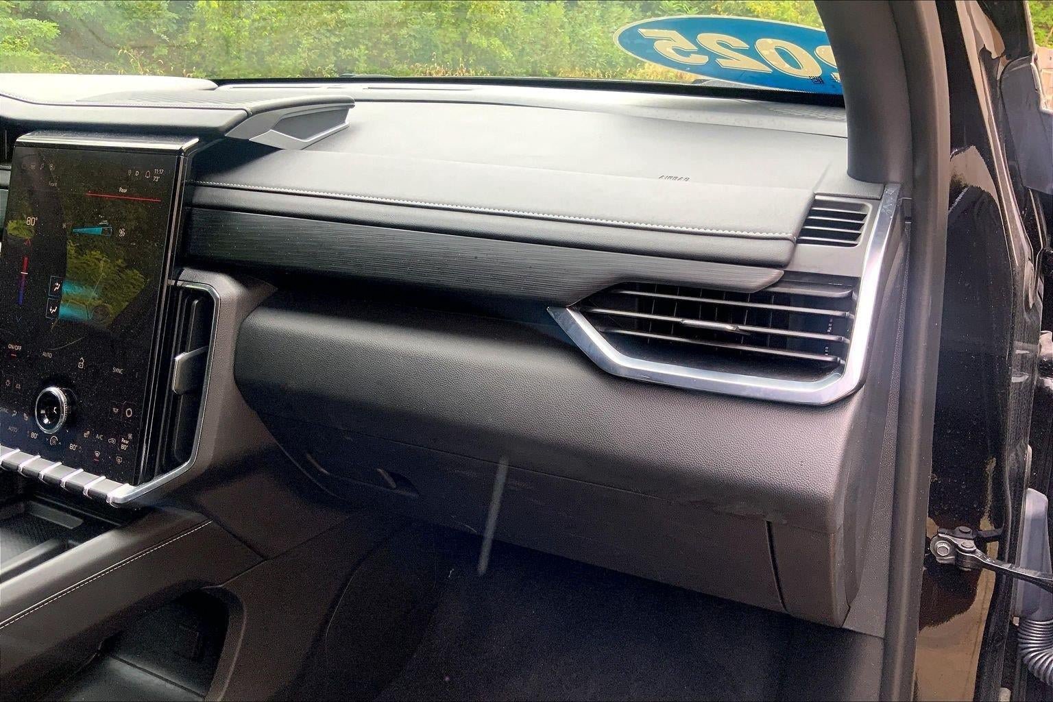 Used 2025 GMC Acadia Elevation FWD image 17