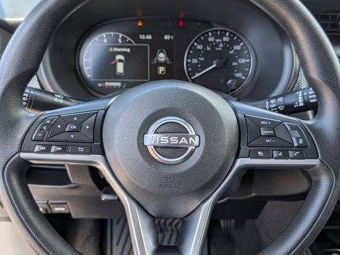 Used 2023 Nissan Kicks SV w/ Interior Electronics Package FWD image 18