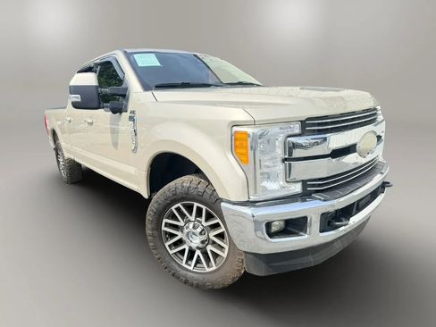 Used 2017 Ford F250 Lariat w/ Lariat Ultimate Package AWD/4WD image 2