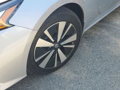 Used 2021 Nissan Altima 2.5 SV w/ SV Premium Package image 5