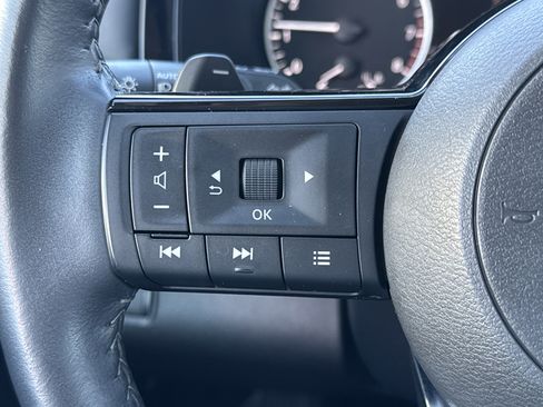 Used 2023 Nissan Pathfinder SL image 16