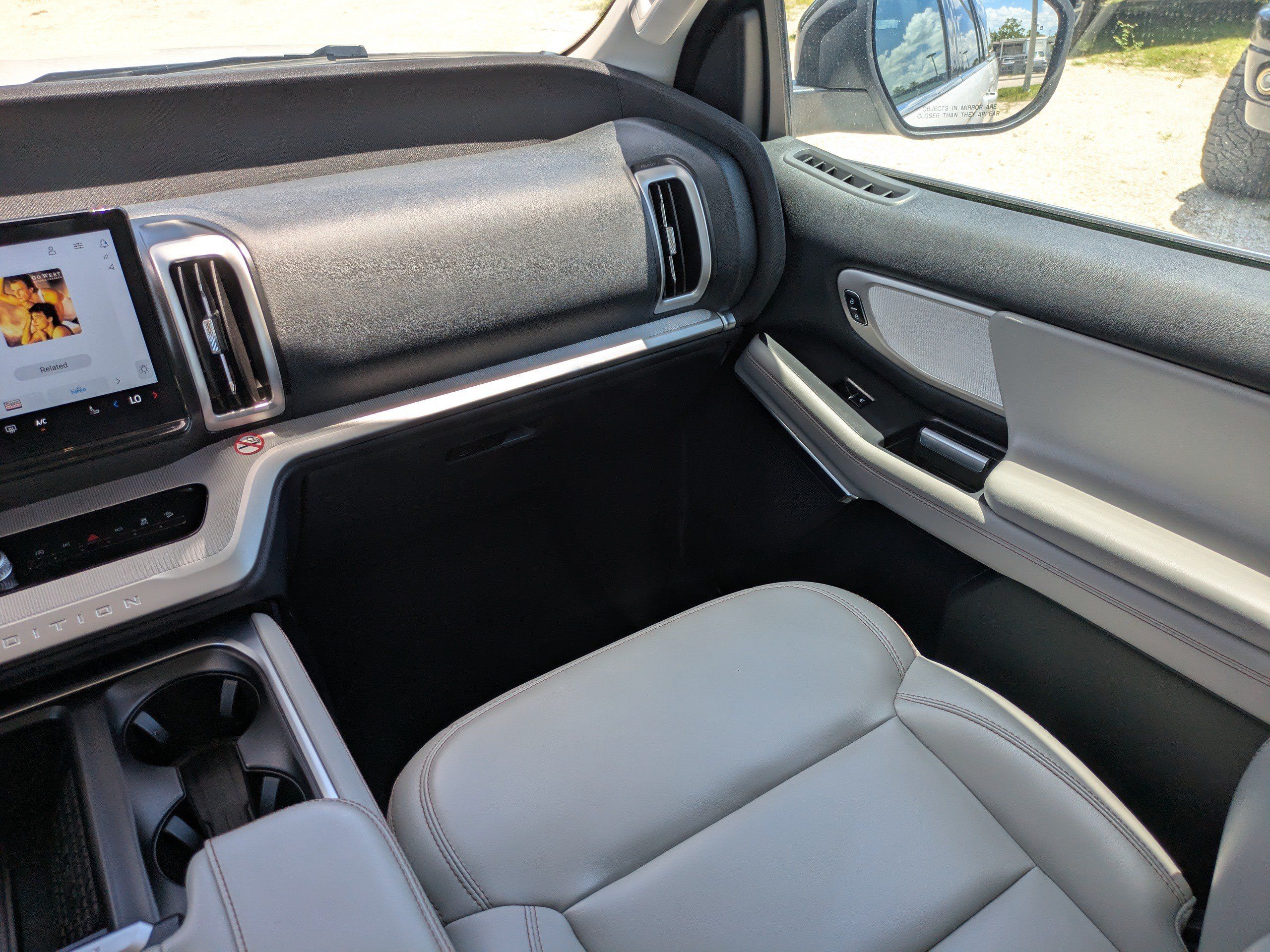 Used 2025 Ford Expedition Active AWD/4WD image 16