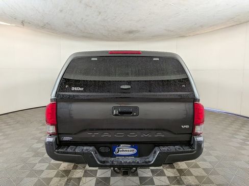 Used 2018 Toyota Tacoma TRD Off-Road w/ Technology Package AWD/4WD image 8