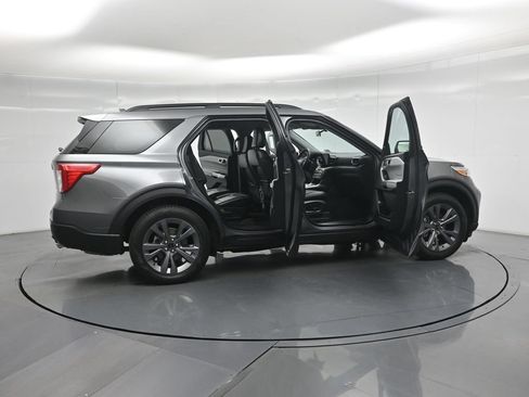 Certified 2023 Ford Explorer XLT w/ Equipment Group 202A RWD image 4