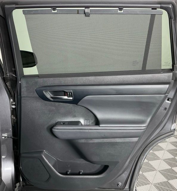 Used 2022 Toyota Highlander XSE FWD image 24