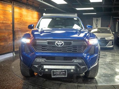 Used 2024 Toyota Tacoma TRD Off-Road w/ TRD Off Road Upgrade Package AWD/4WD image 4