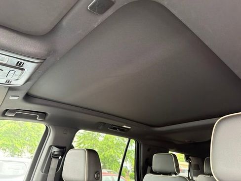 Used 2023 GMC Yukon SLT AWD/4WD image 21