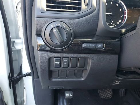 Certified 2024 Nissan Titan SV w/ SV Convenience Package image 24