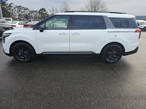 New 2025 Kia Carnival SX Prestige image 3