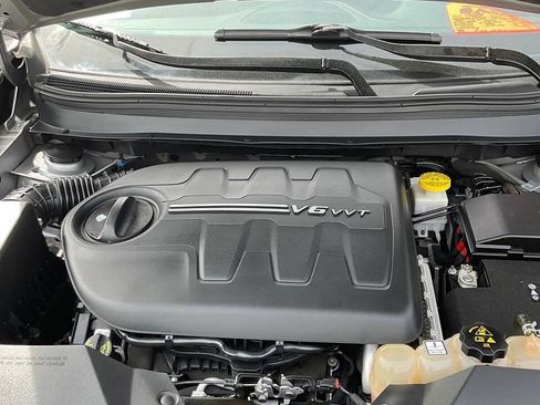 Used 2020 Jeep Cherokee Trailhawk AWD/4WD image 8