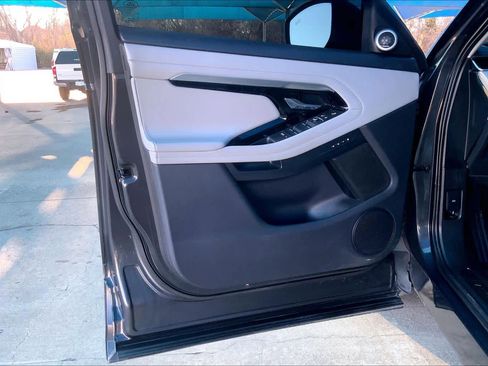 Used 2020 Land Rover Range Rover Evoque SE image 22