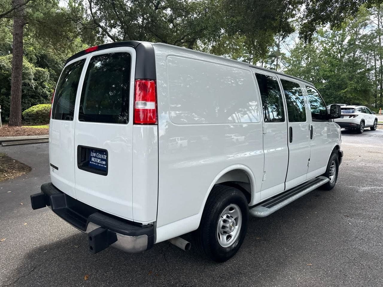 Used 2025 Chevrolet Express 2500 w/ Driver Convenience Package RWD image 7