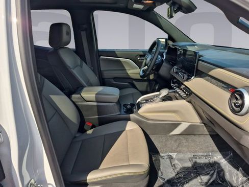 Used 2025 Chevrolet Colorado ZR2 w/ ZR2 Bison Edition image 17