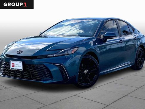 Certified 2025 Toyota Camry SE image 1