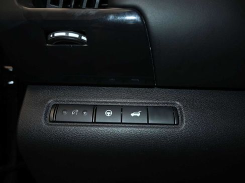Used 2025 Nissan Pathfinder SV AWD/4WD image 15