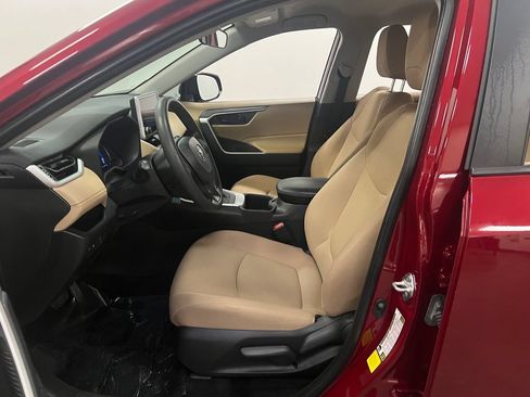 Used 2024 Toyota RAV4 LE AWD/4WD image 11
