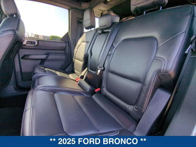 Used 2025 Ford Bronco Outer Banks AWD/4WD image 21