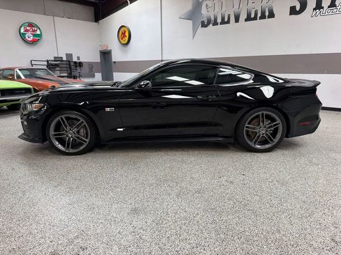 Used 2015 Ford Mustang GT Premium RWD image 3