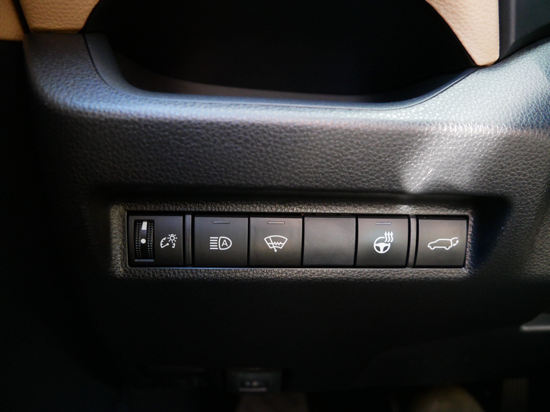 Used 2019 Toyota RAV4 XLE Premium w/ Cold Weather Package AWD/4WD image 29