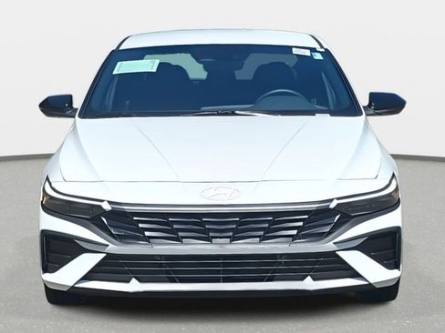 New 2025 Hyundai Elantra SEL image 2