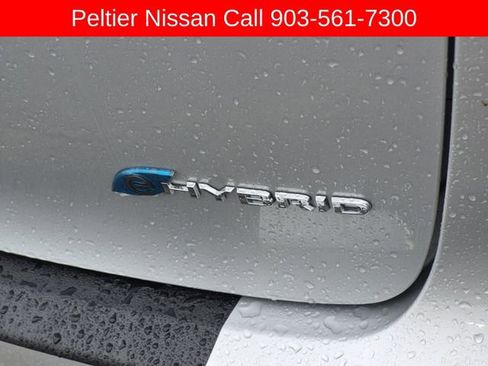 Used 2024 Chrysler Pacifica Limited FWD image 8