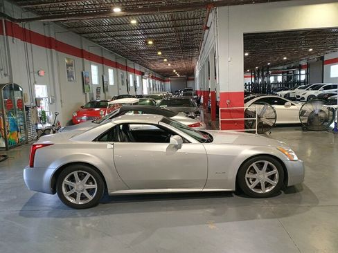 Used 2006 Cadillac XLR RWD image 2