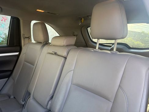 Used 2018 Toyota Highlander XLE image 14