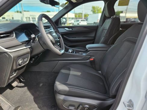 New 2025 Jeep Grand Cherokee L Laredo w/ Luxury Tech Group I image 19