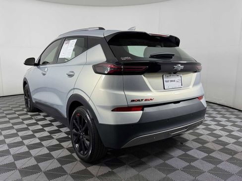 Used 2023 Chevrolet Bolt EUV LT w/ Convenience Package FWD image 4