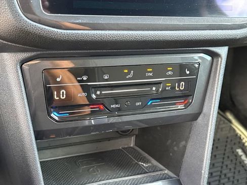 Used 2023 Volkswagen Tiguan SE image 43