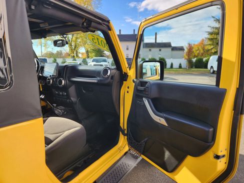 Used 2015 Jeep Wrangler Sahara w/ Connectivity Group image 30