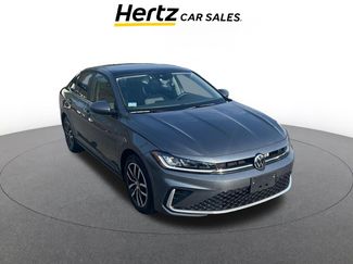 Used 2025 Volkswagen Jetta SE video 1