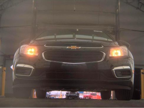 Used 2016 Chevrolet Cruze LS FWD image 3